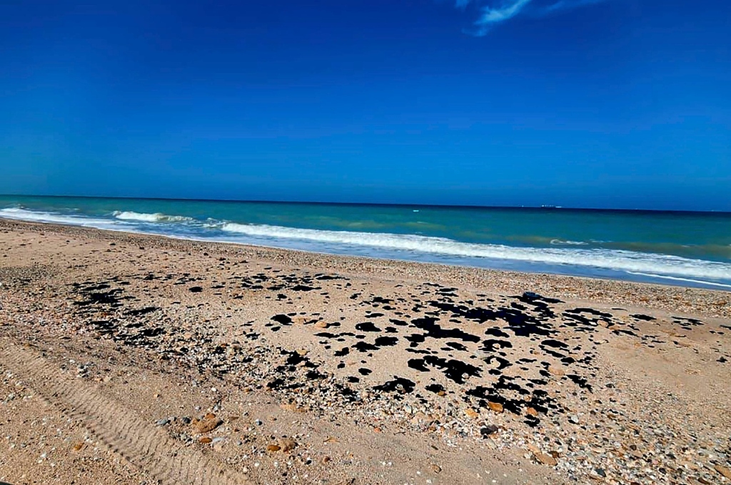 Hallan residuos de hidrocarburos en playas de Tamaulipas